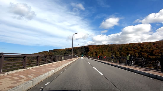 城ヶ倉大橋の紅葉