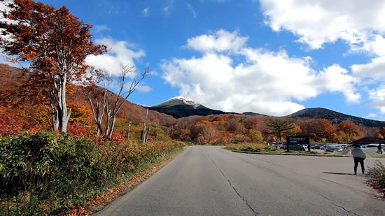 酸ヶ湯共同駐車場周辺の紅葉