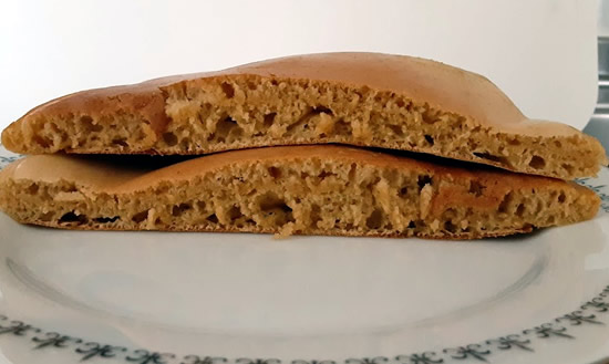 焼いたホットケーキの断面の写真