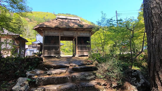 黒森山乗仙寺の正門