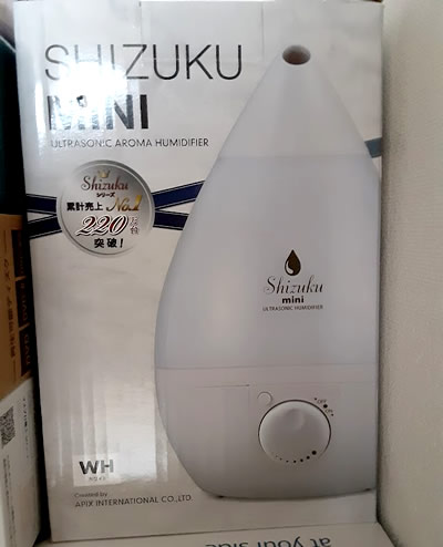 箱に入った加湿器しずくの写真