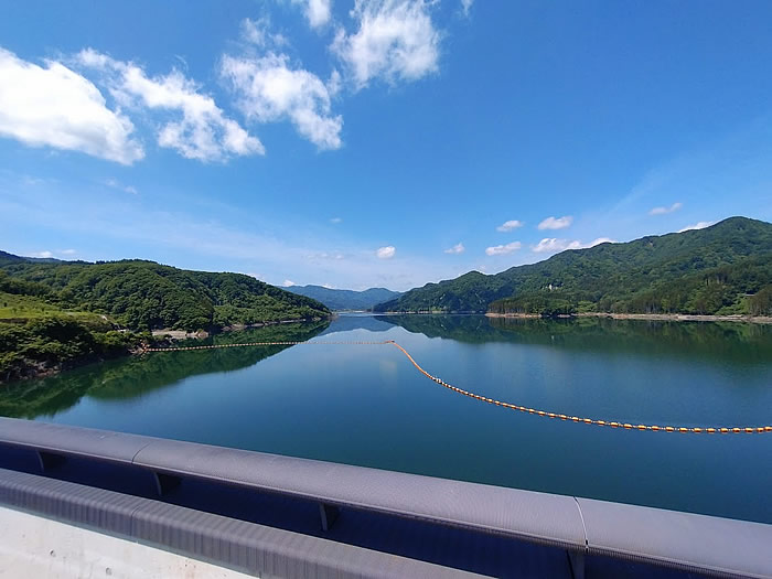 津軽ダムのダム湖