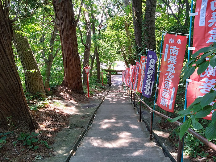 求聞寺の参道(階段)