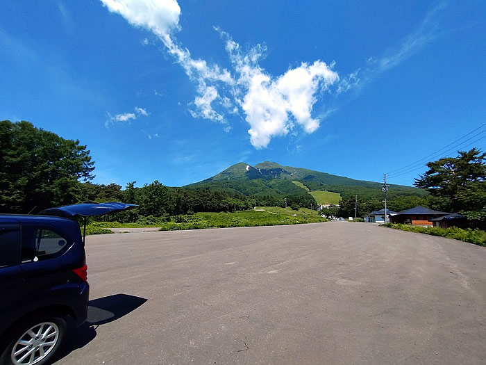 岩木山桜林公園脇駐車場