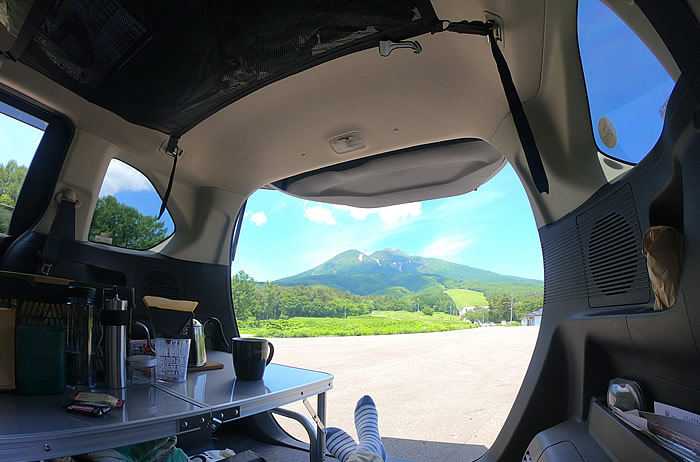 岩木山を眺めながら昼寝