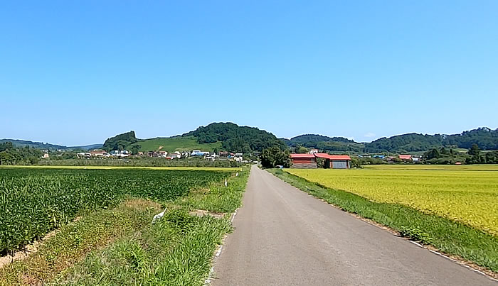 田舎の農道_01 (青森県弘前市岩木)