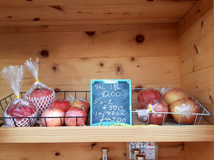 りんご農家さんの無人販売店03