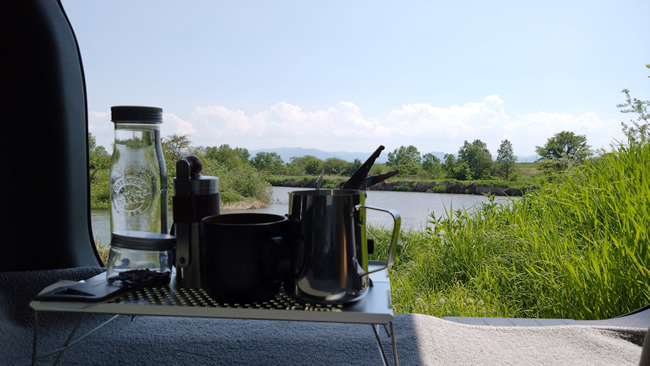 車の中でコーヒー