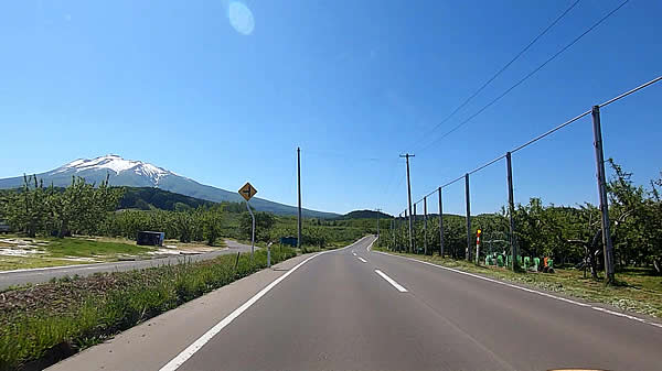 岩木山の麓の田舎道04