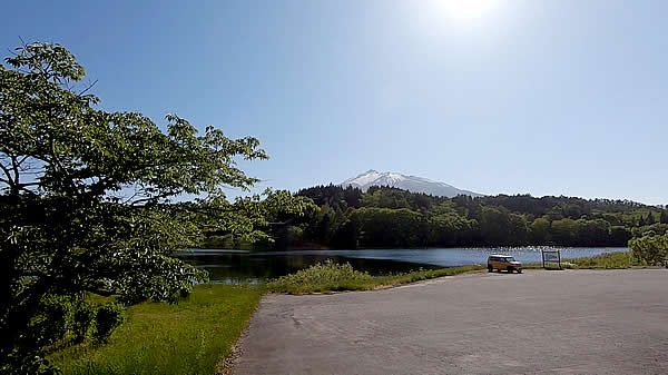 岩木山の麓にある小さな用水ダム湖畔01