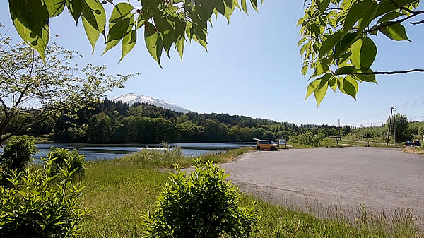 岩木山の麓にある小さな用水ダム湖畔02