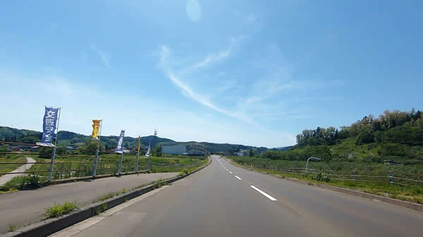 郊外の田園を通る道02
