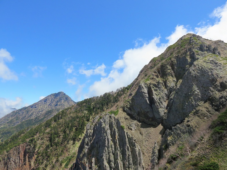 権現岳方面と八ヶ岳キレットの景色