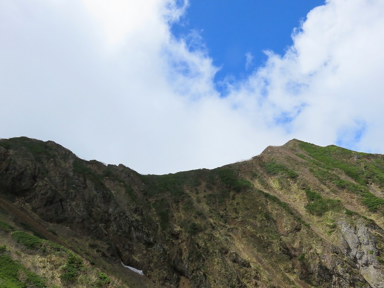 八ヶ岳キレットから振り返っての権現岳とギボシ