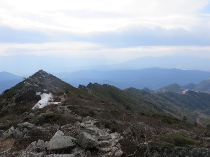 金峰山の山頂森林限界を超えている