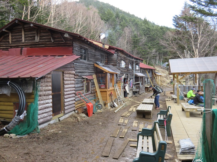 甲武信小屋