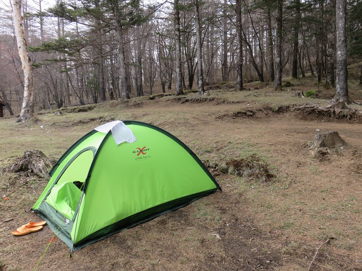 笠取小屋のテント場の様子