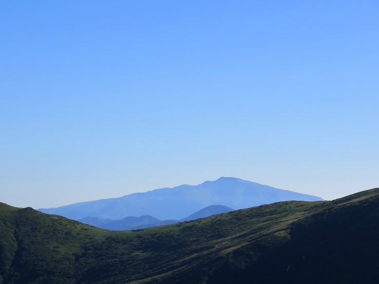 以東岳付近から見る月山のアップ