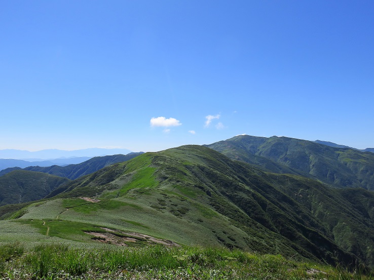 朝日連峰狐穴小屋の稜線歩き