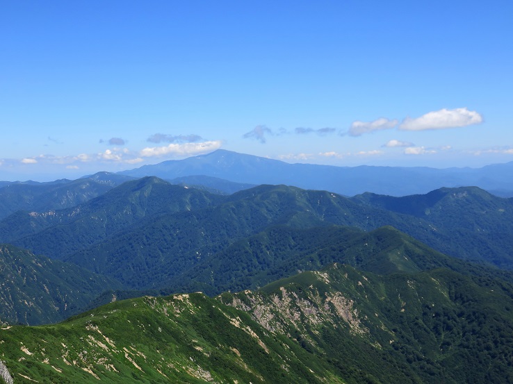 寒江山ルート月山方面の山並み