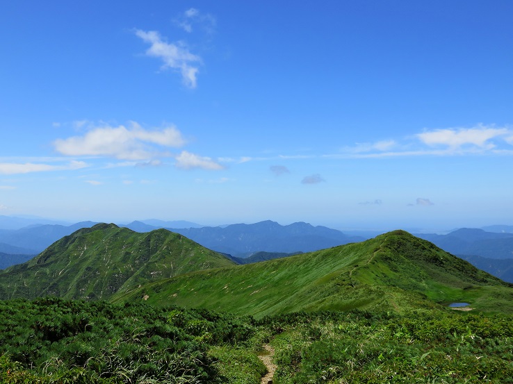 左側が寒江山