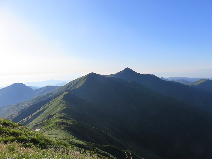 大朝日岳登山道の稜線