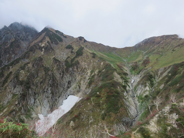 五竜岳山荘が小さく