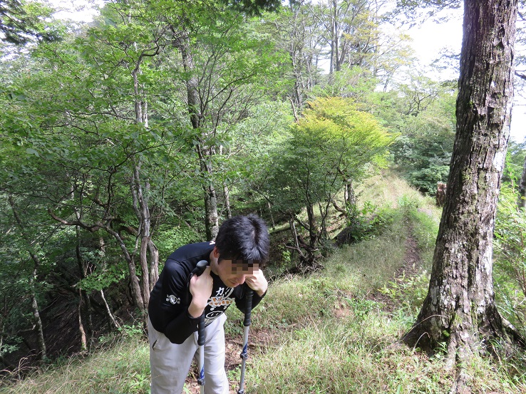 右脚脹脛に肉離れ