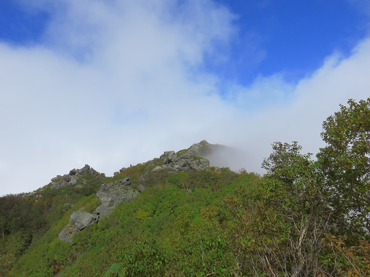 妙高山の山頂付近の様子