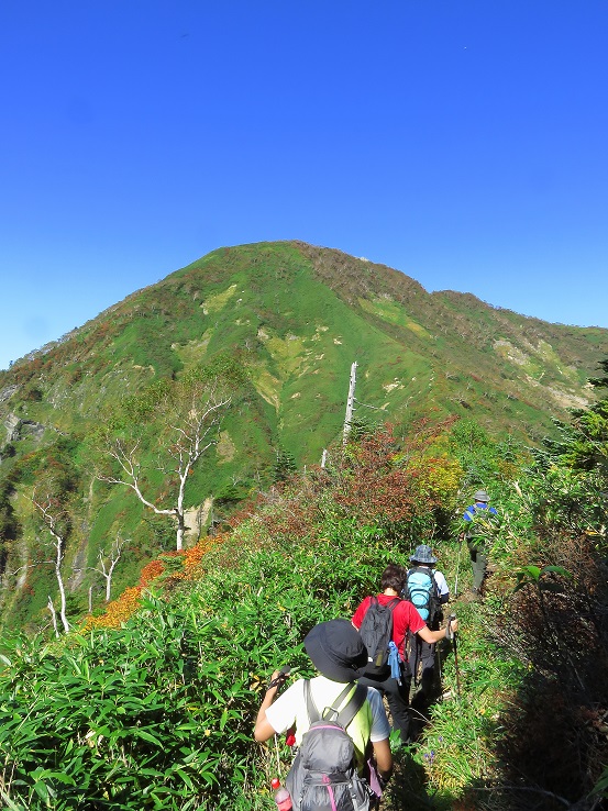 高妻山山頂が見えてからが遠い