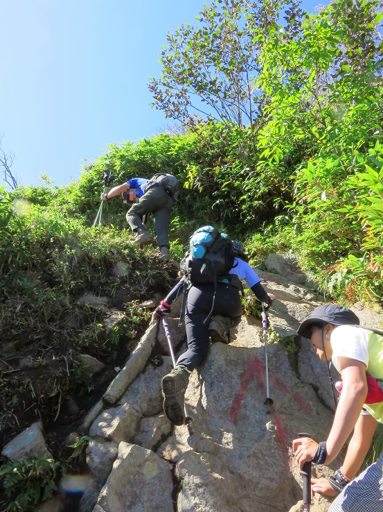 高妻山で小さな落石