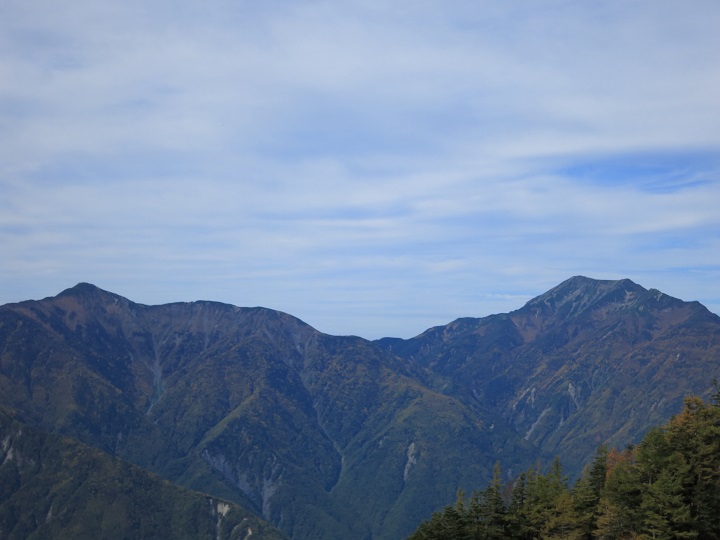 f:id:aohige0718:20161027224531j:plain 聖岳と上河内岳景色