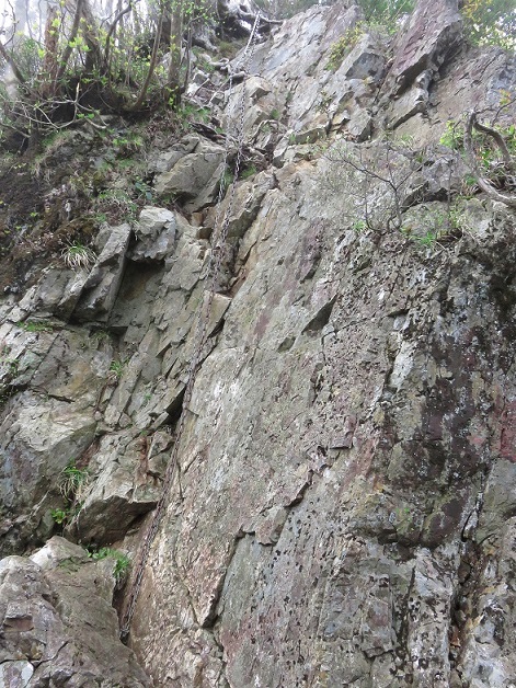 大峯奥駈道最大の核心部の鎖場の登山道