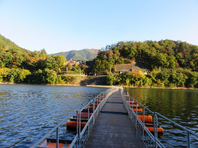 麦山の浮橋を渡って赤指尾根を目指す