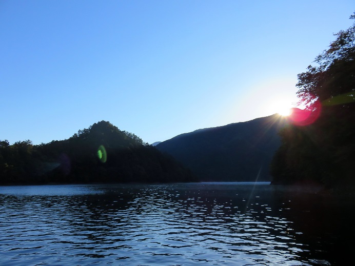 麦山の浮橋を渡っている途中景色