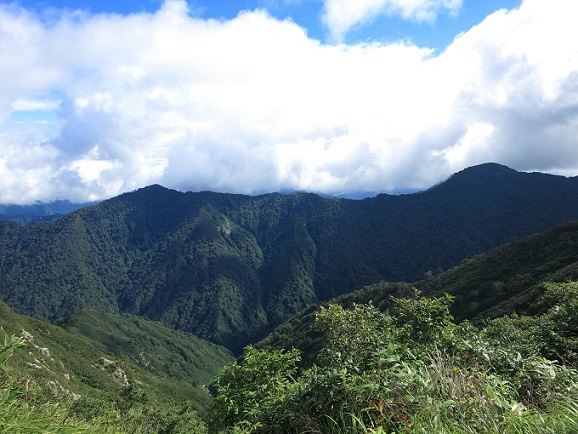 飯豊連峰周辺も山深い