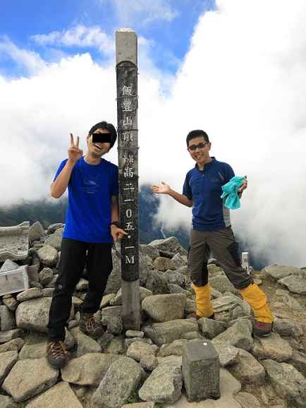 飯豊山の標高は２，１０５ｍ