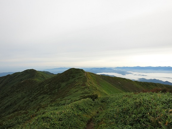 胎内山から梶川峰まで極上な飯豊の稜線歩き