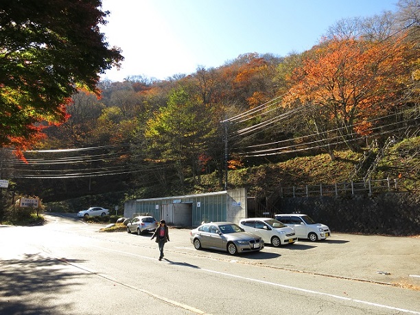 f:id:aohige0718:20161201214556j:plain 榛名富士が正面に見える駐車場