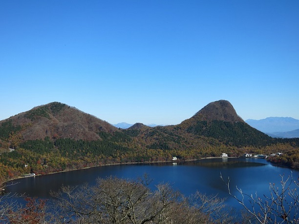 f:id:aohige0718:20161201214957j:plain 榛名湖の外輪山