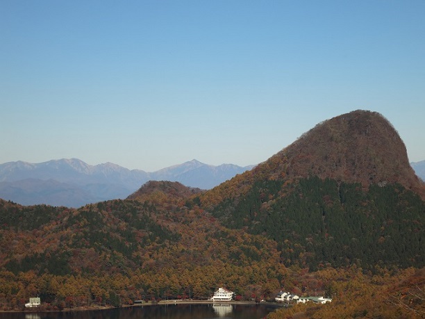 f:id:aohige0718:20161201215828j:plain 天目山からの榛名山塊の景色