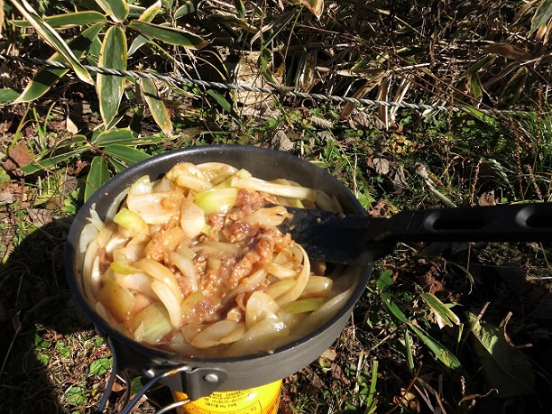 f:id:aohige0718:20161201220322j:plain 榛名富士の山頂で山飯