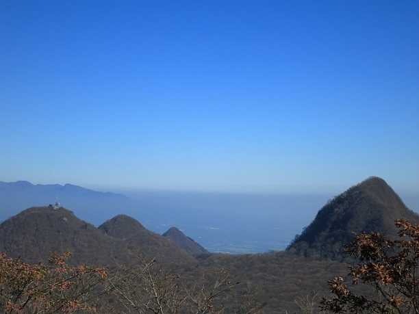 f:id:aohige0718:20161201220456j:plain 榛名山外輪山のアップダウンの様子