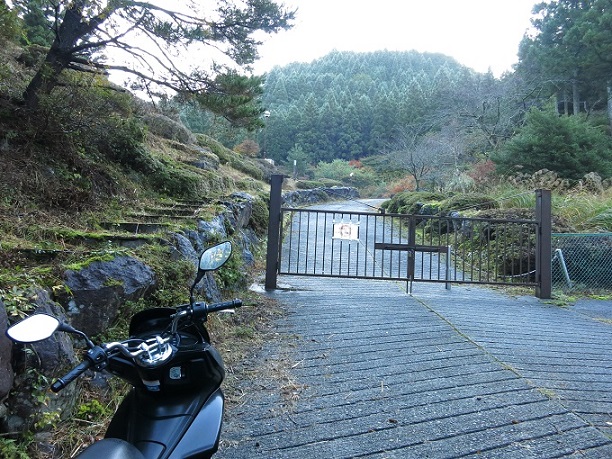 f:id:aohige0718:20161203210826j:plain 本間橋旧丹沢観光センター