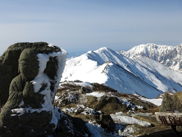 朝日岳の山頂のお地蔵様