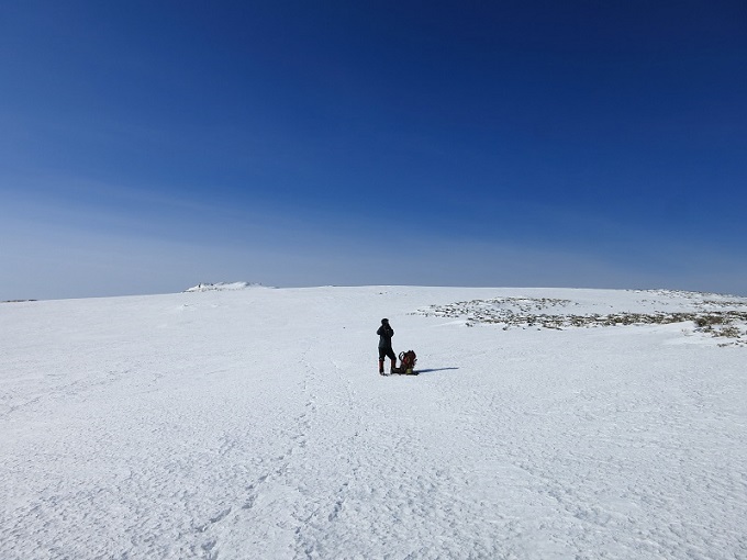 f朝日岳の山頂テント泊適地