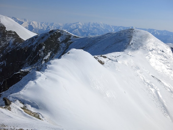 ジャンクションピークから痩せ尾根登山道