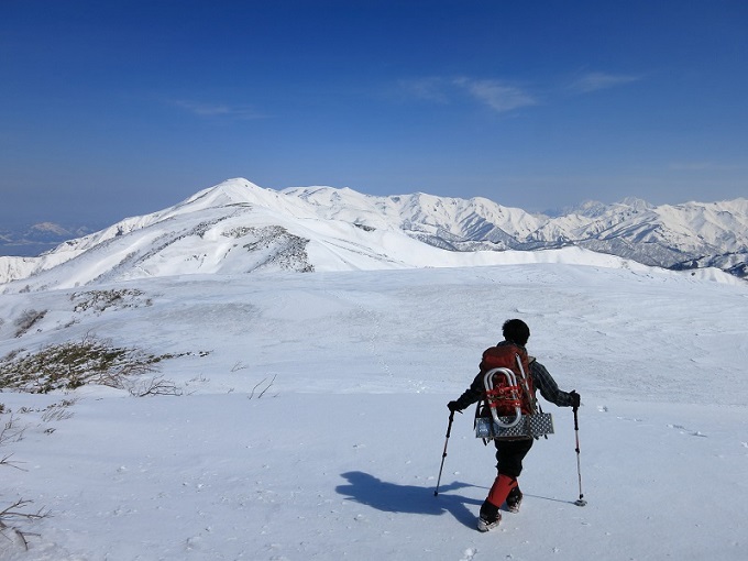 上越国境稜線の縦走路の景色