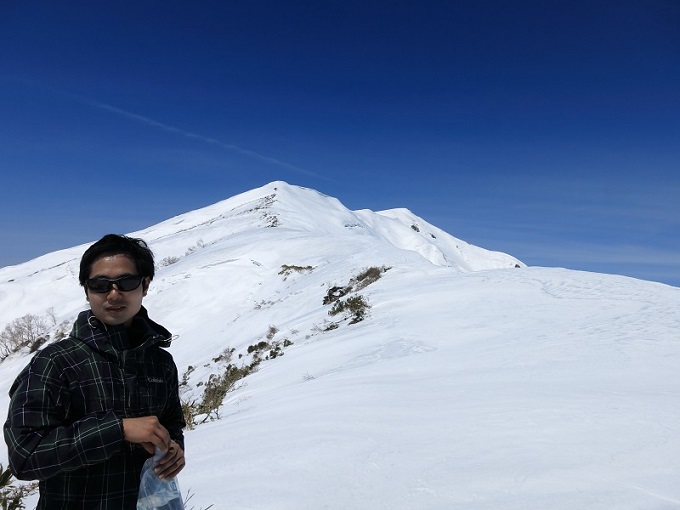 柄沢山の山頂直下