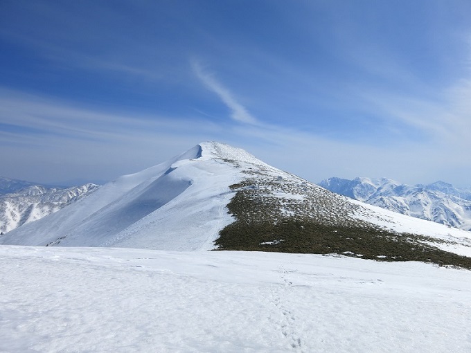 柄沢山を巻機山から遠望景色